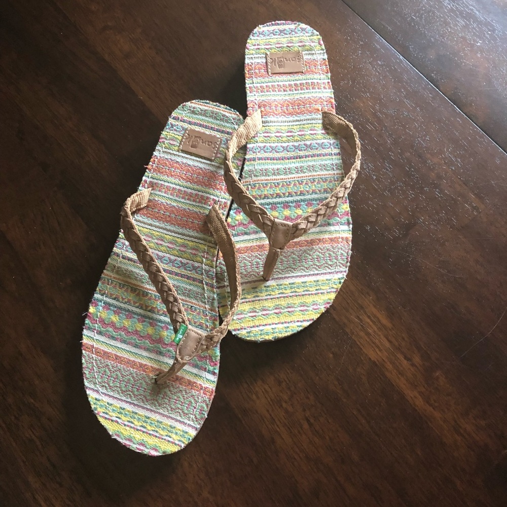 Sanuk 8